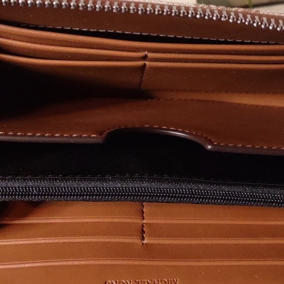 MICHAEL KORS ZIP AROUND WALLET NWT FABRIC EXTERIOR MK LOGO PRINT - Picture 2 of 7